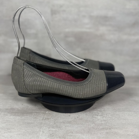 Munro Shoes Womens Size 6.5 Gray Black Patent Cap Toe Ballet Flats Comfort U.S. - Picture 1 of 10